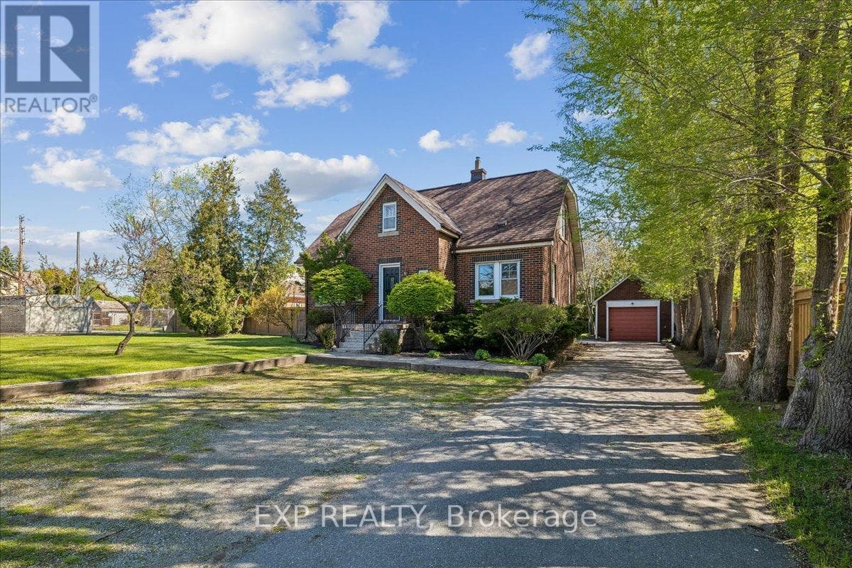 Detached Burlington 1.5-storey on 60x140 ft LaSalle lot with basement walk-up suite