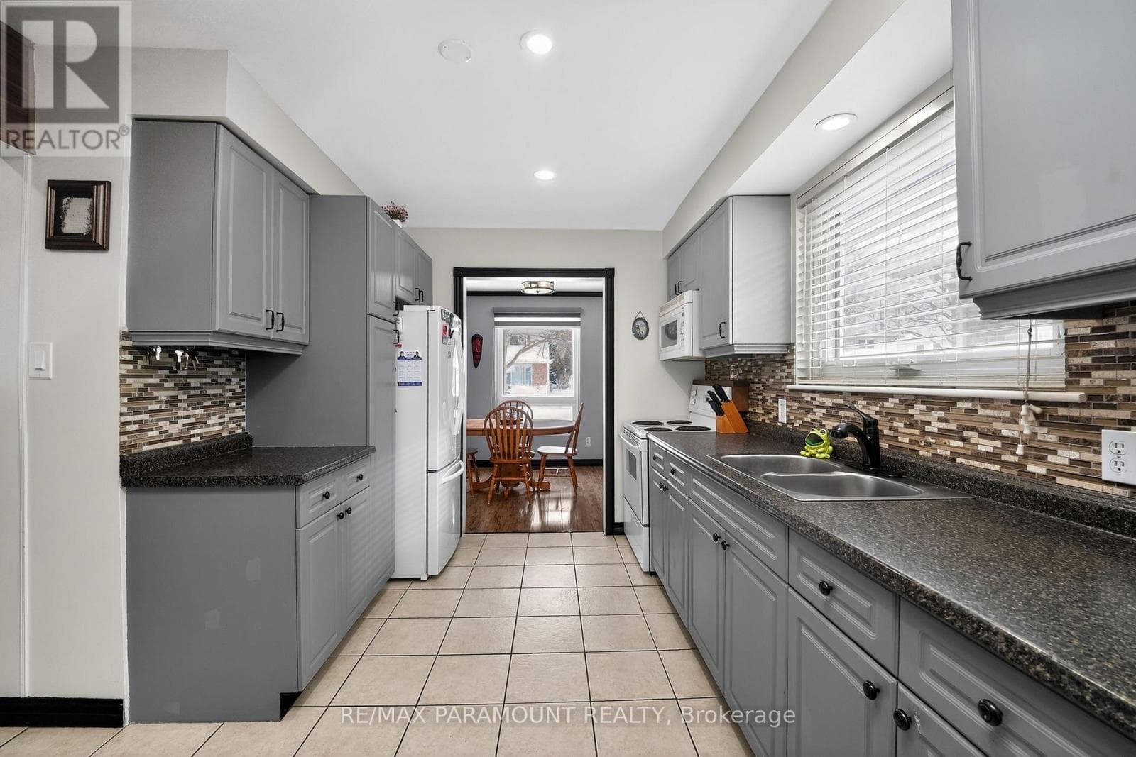 Renovated Madoc bungalow on 50 x 100 lot with separate-entrance finished basement 16