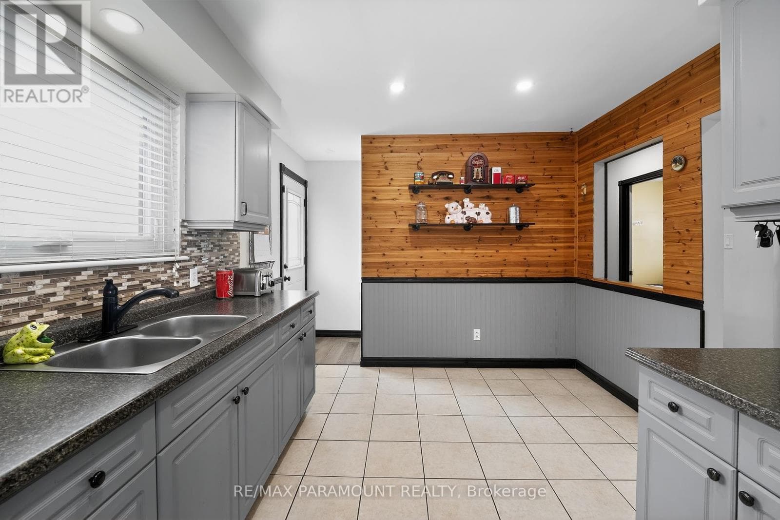Renovated Madoc bungalow on 50 x 100 lot with separate-entrance finished basement 17