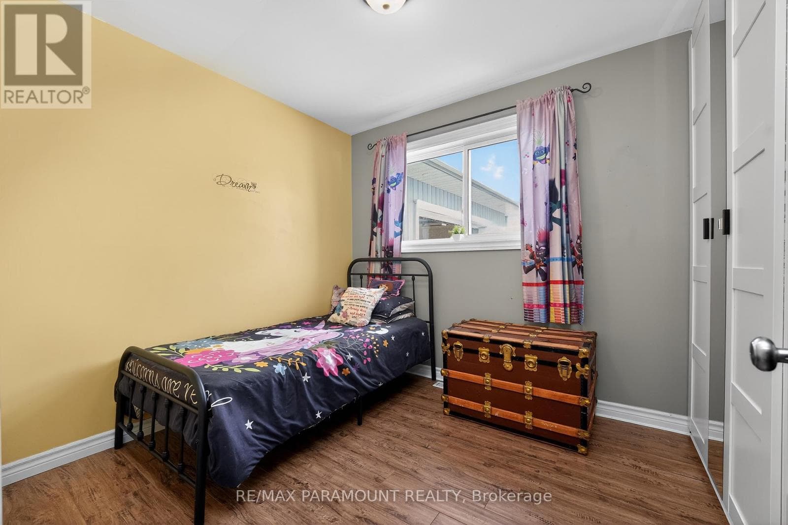 Renovated Madoc bungalow on 50 x 100 lot with separate-entrance finished basement 26