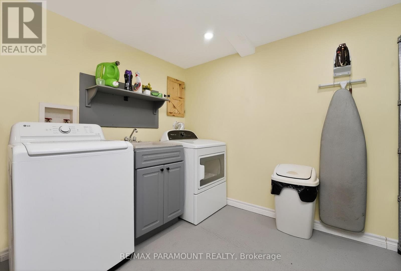 Renovated Madoc bungalow on 50 x 100 lot with separate-entrance finished basement 37