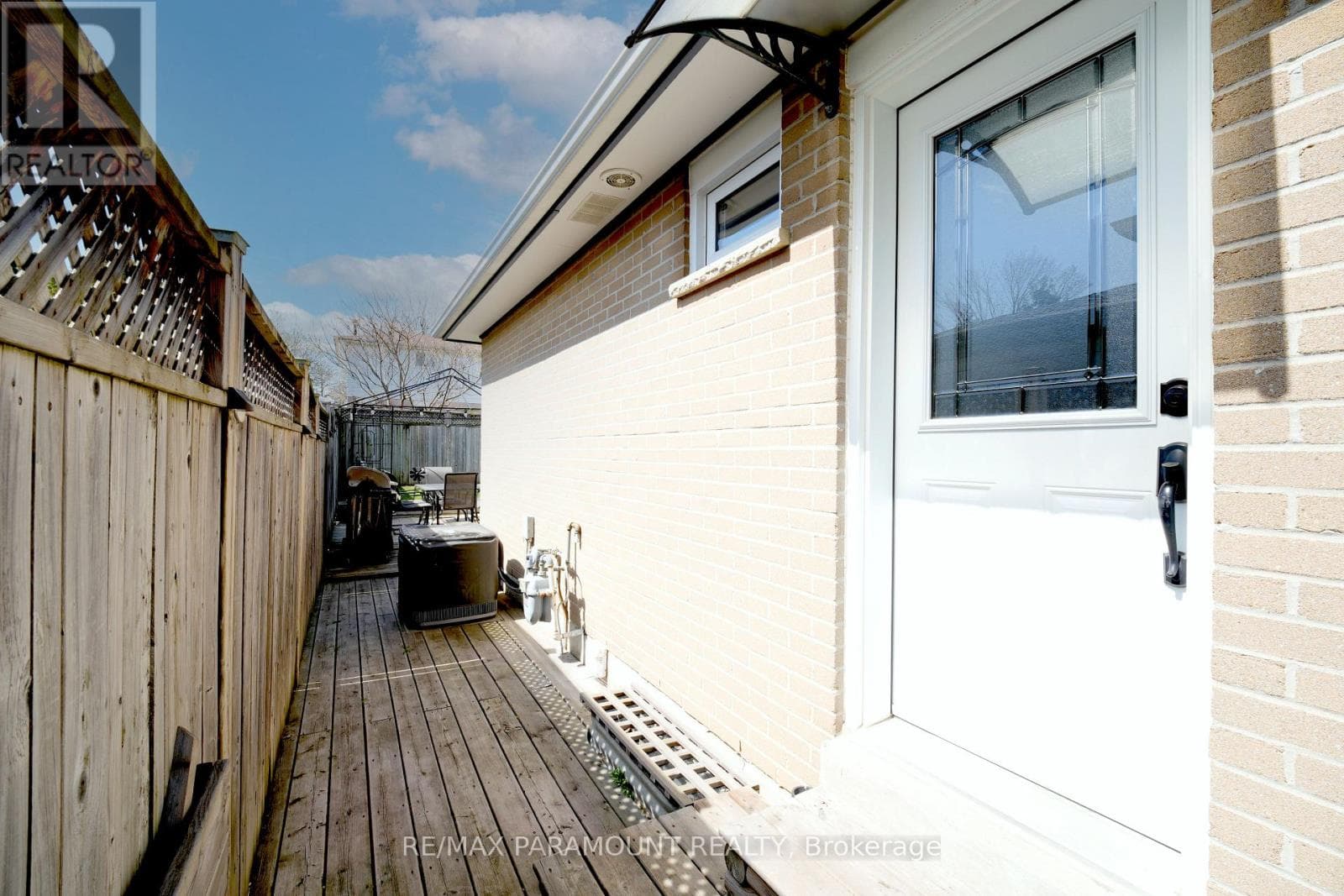Renovated Madoc bungalow on 50 x 100 lot with separate-entrance finished basement 38