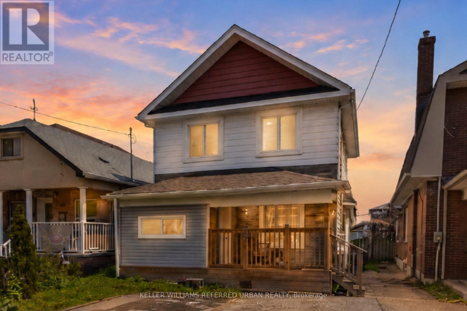 Detached Long Branch 2-storey on spacious lot: end-user, renovator, or builder play near the lake
