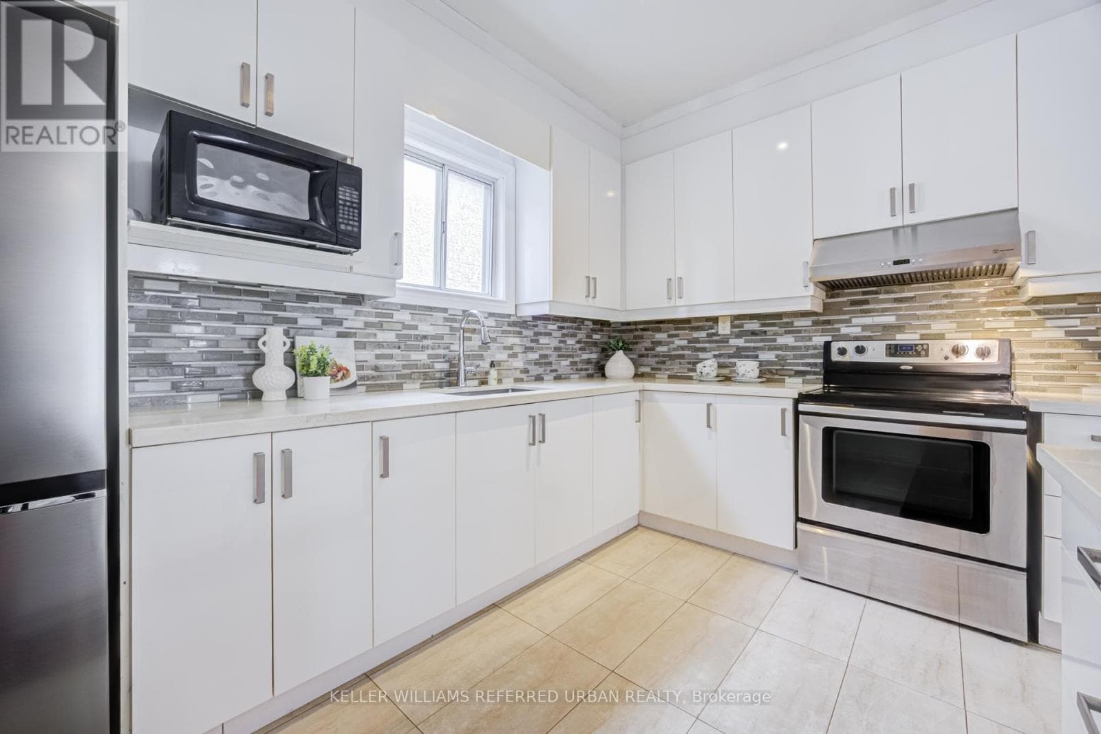 Detached Long Branch 2-storey on spacious lot: end-user, renovator, or builder play near the lake 14