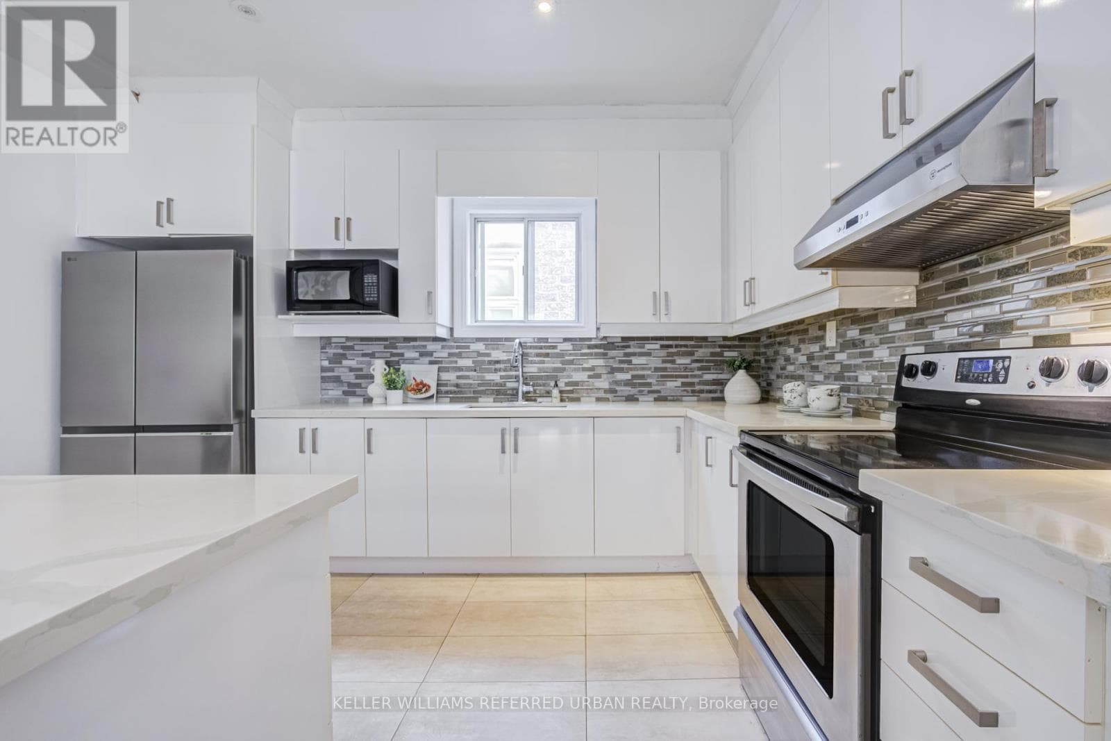 Detached Long Branch 2-storey on spacious lot: end-user, renovator, or builder play near the lake 18