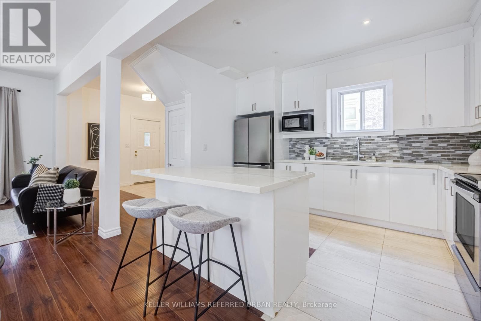 Detached Long Branch 2-storey on spacious lot: end-user, renovator, or builder play near the lake 19