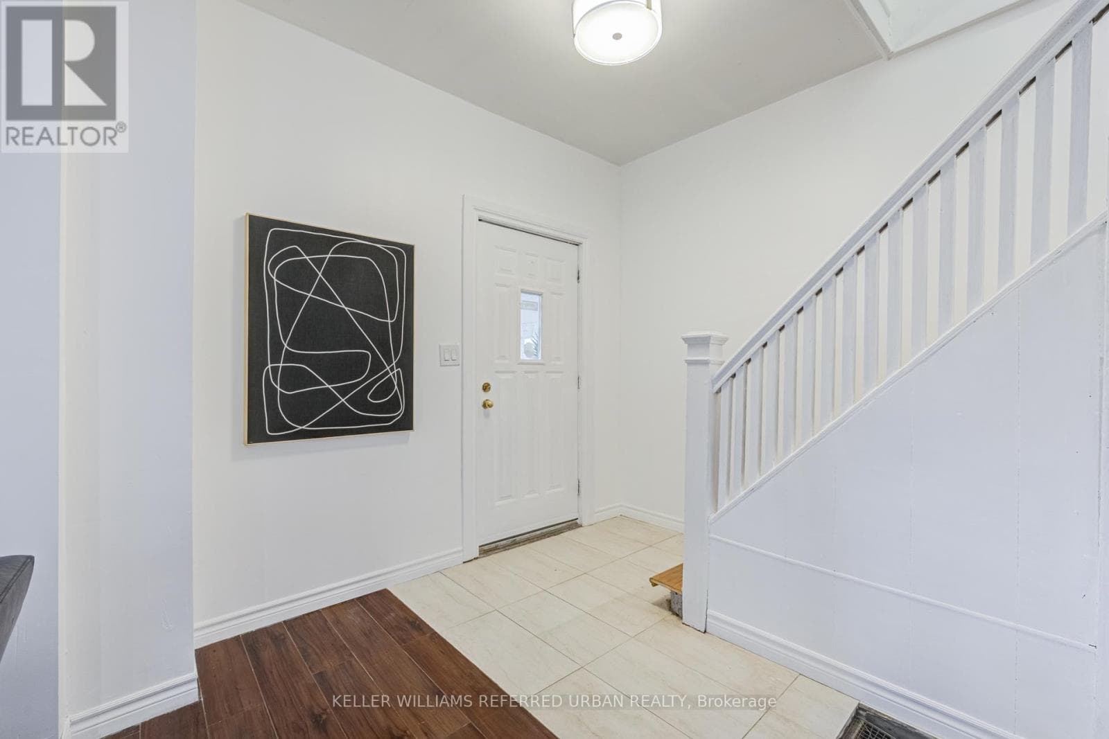Detached Long Branch 2-storey on spacious lot: end-user, renovator, or builder play near the lake 2