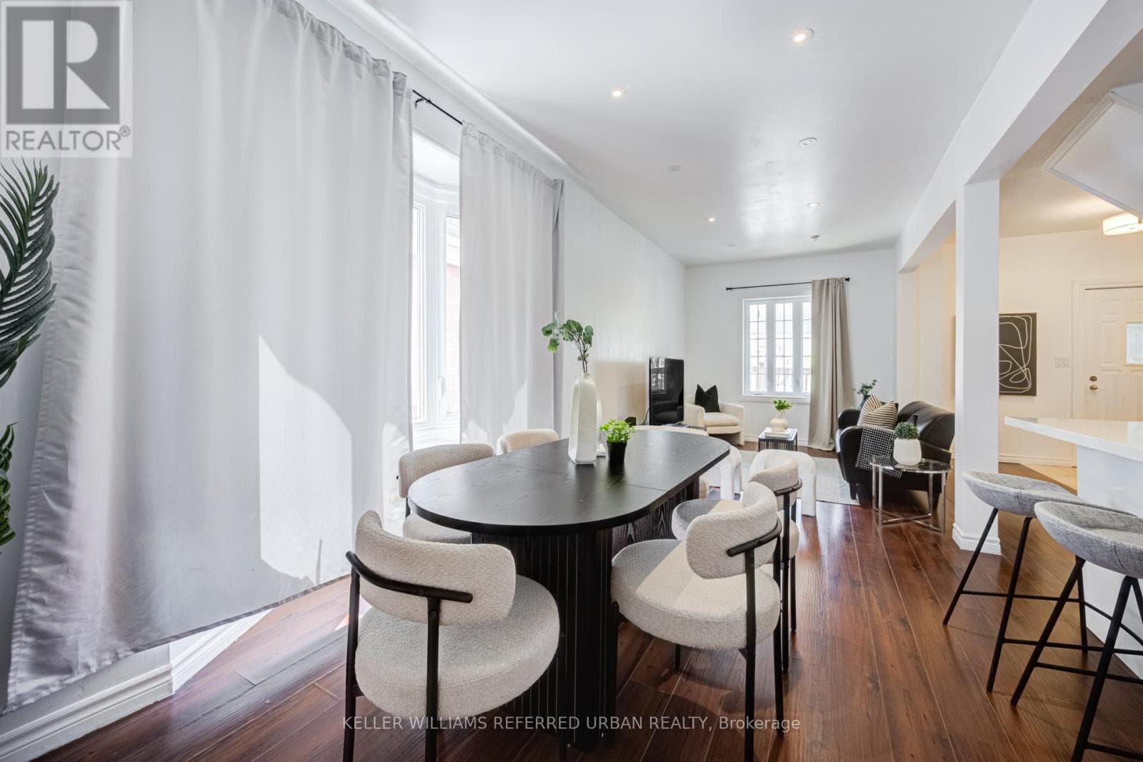 Detached Long Branch 2-storey on spacious lot: end-user, renovator, or builder play near the lake 20