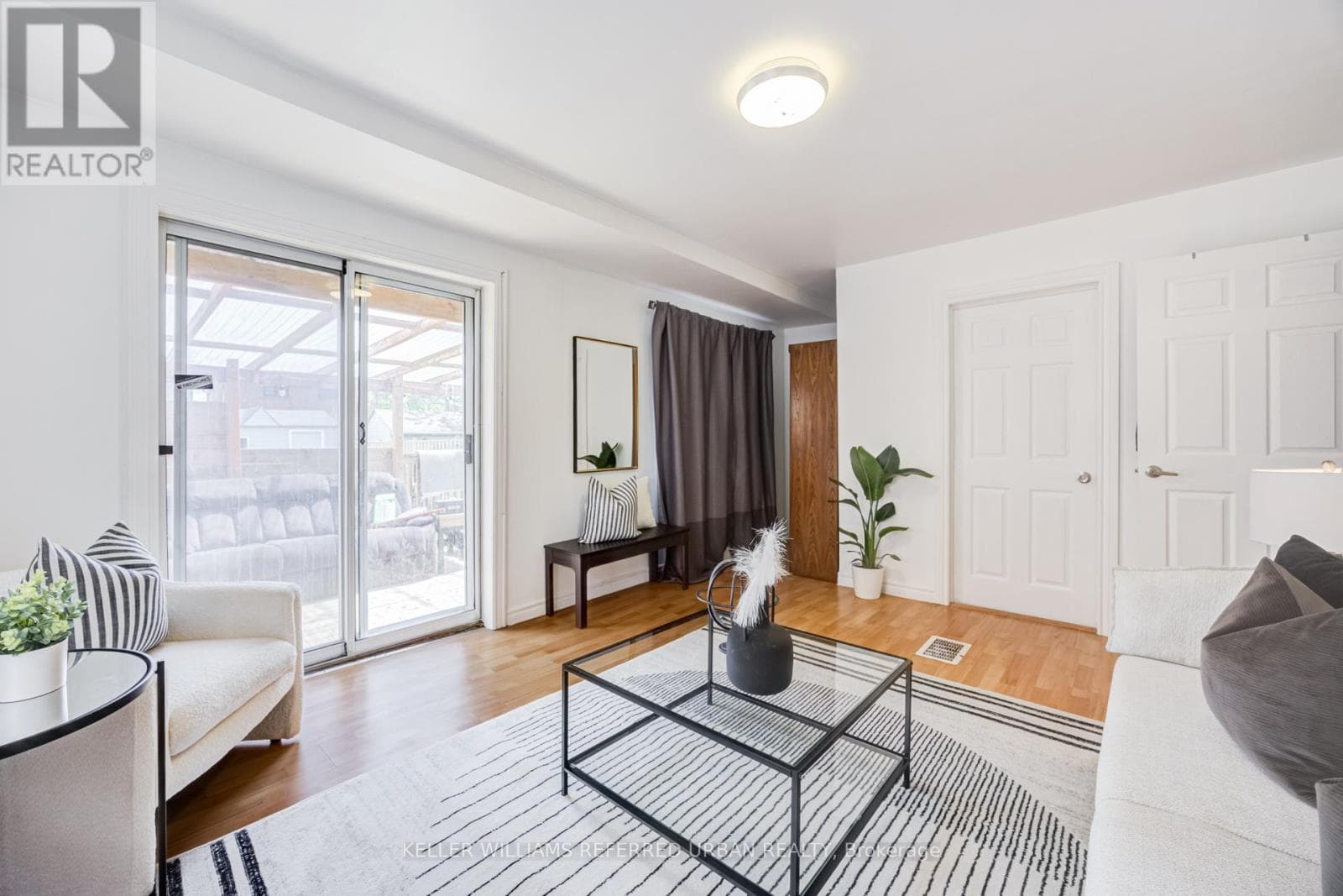 Detached Long Branch 2-storey on spacious lot: end-user, renovator, or builder play near the lake 25