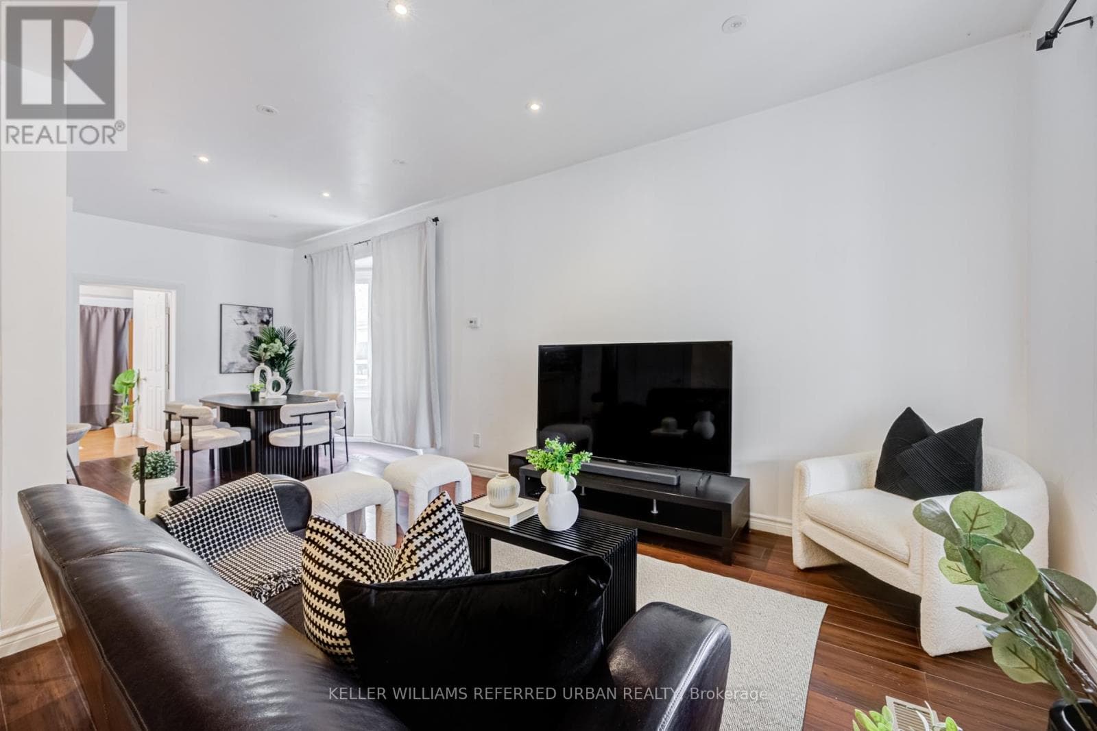 Detached Long Branch 2-storey on spacious lot: end-user, renovator, or builder play near the lake 3