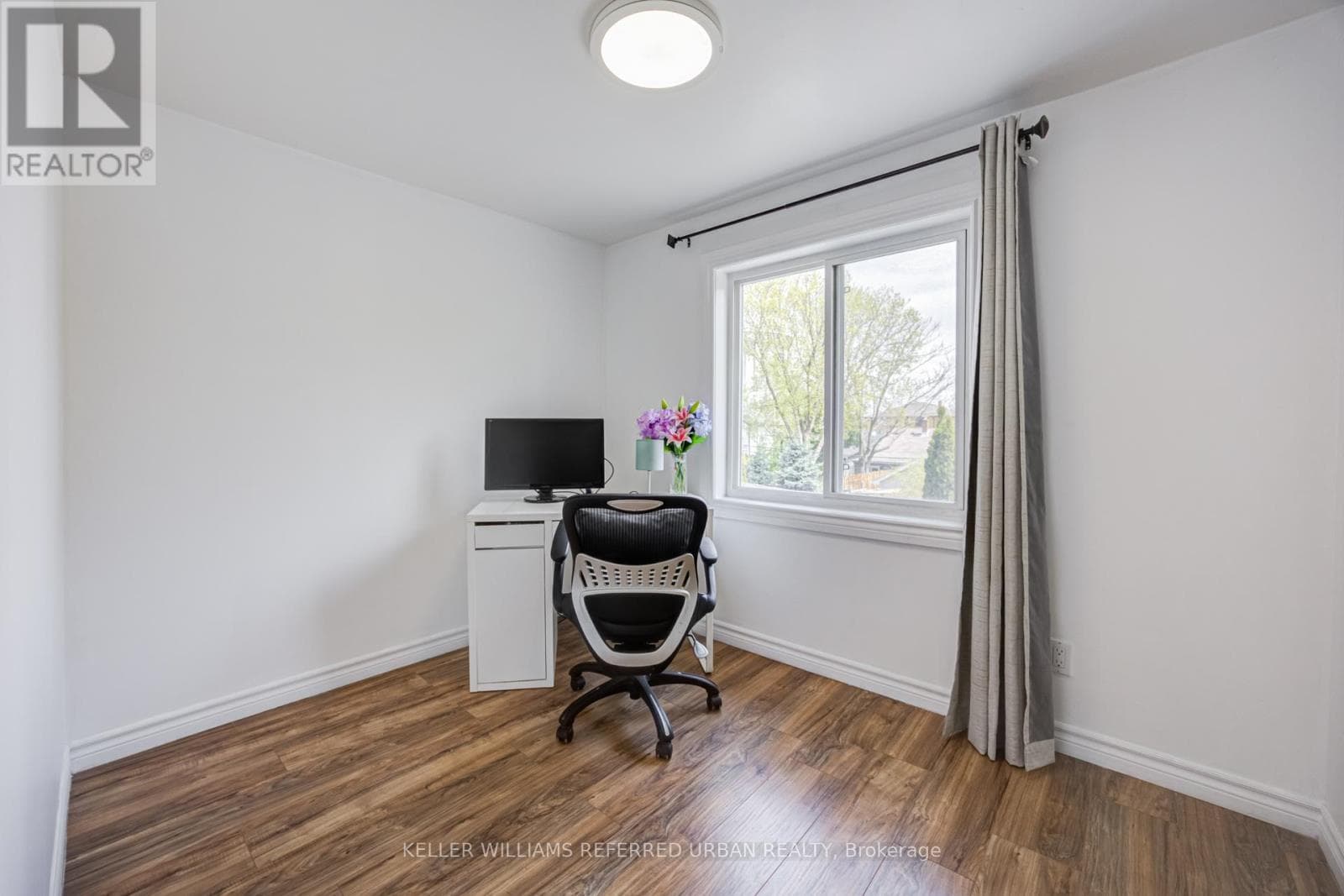 Detached Long Branch 2-storey on spacious lot: end-user, renovator, or builder play near the lake 34