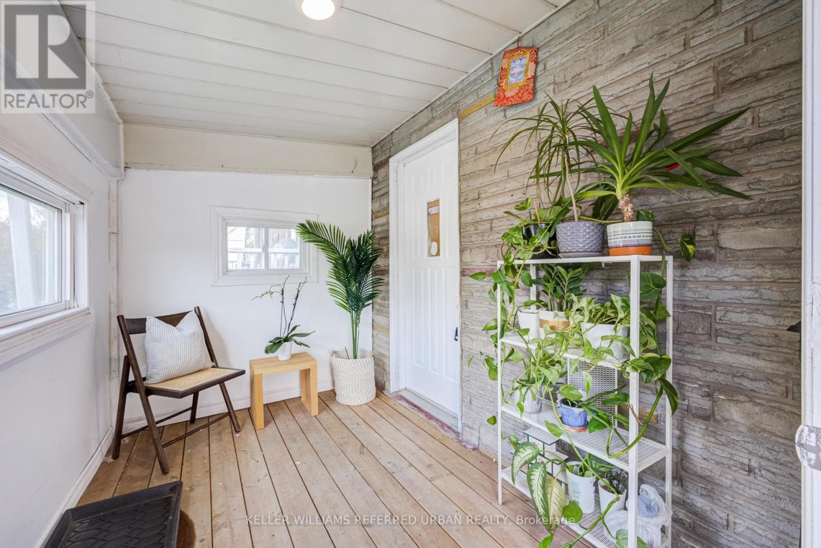Detached Long Branch 2-storey on spacious lot: end-user, renovator, or builder play near the lake 36