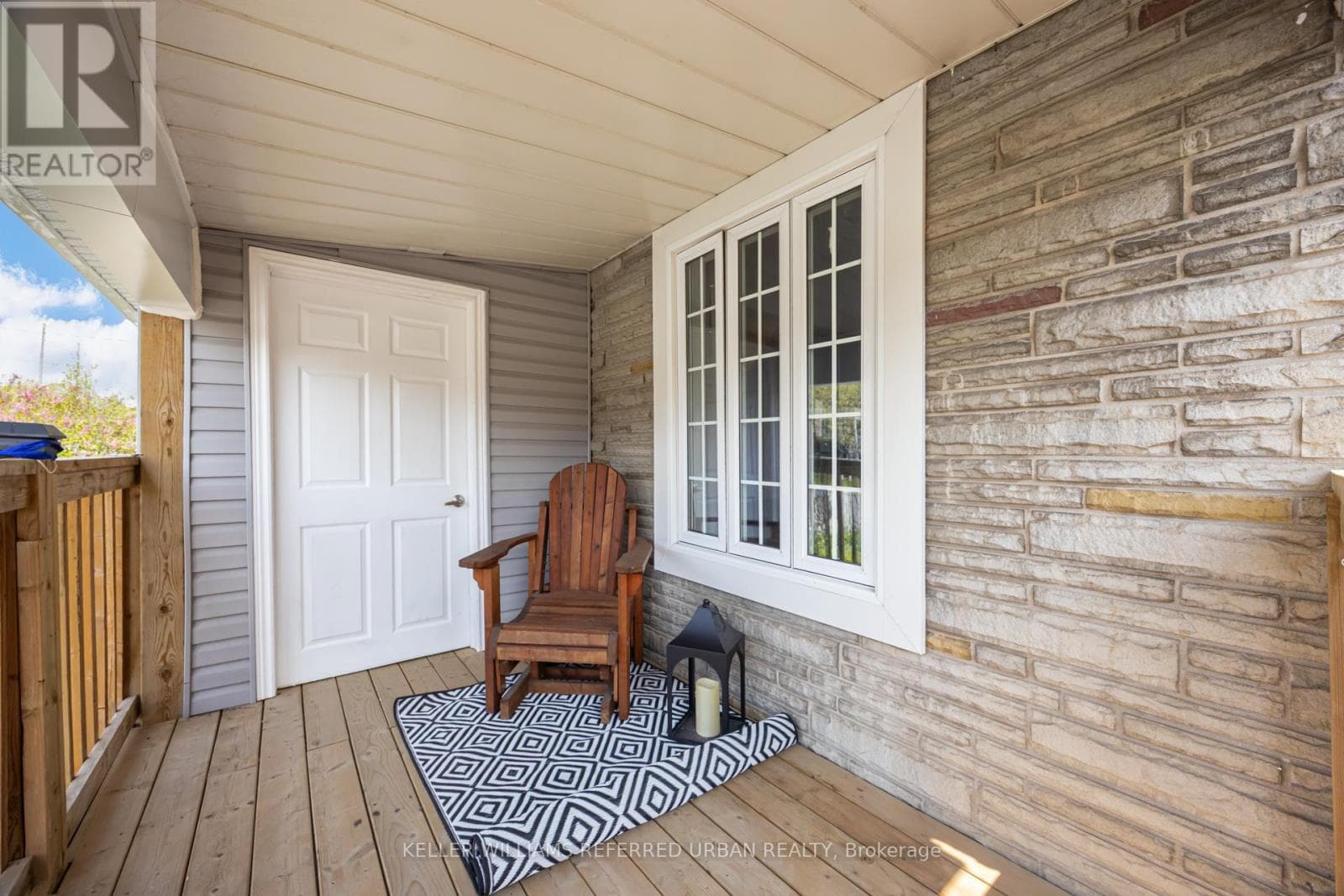 Detached Long Branch 2-storey on spacious lot: end-user, renovator, or builder play near the lake 37