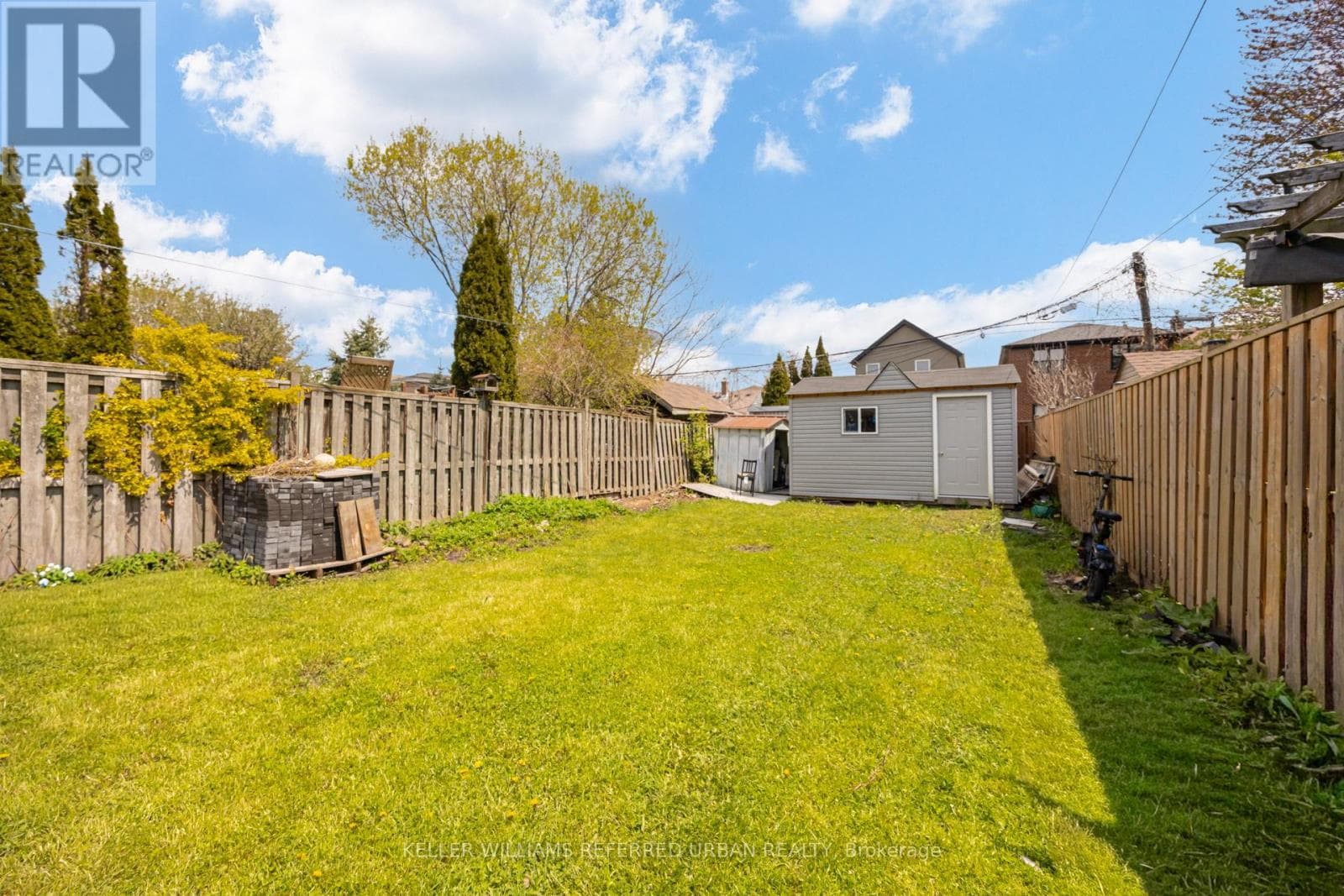 Detached Long Branch 2-storey on spacious lot: end-user, renovator, or builder play near the lake 38