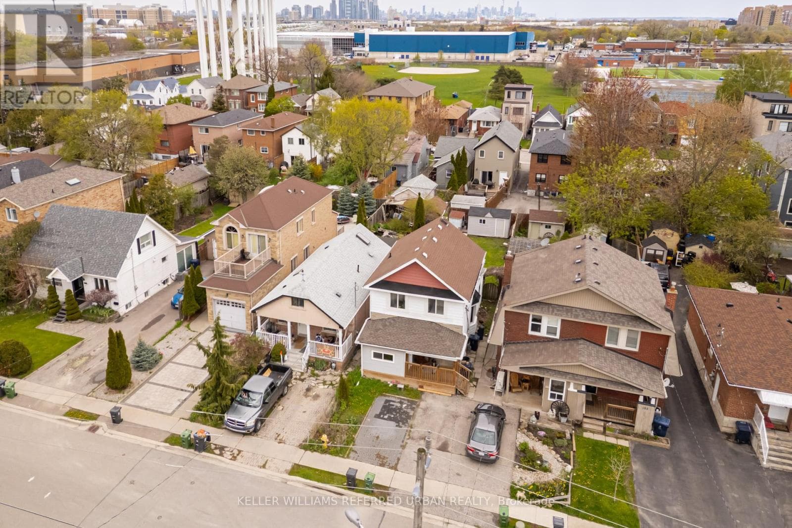 Detached Long Branch 2-storey on spacious lot: end-user, renovator, or builder play near the lake 39