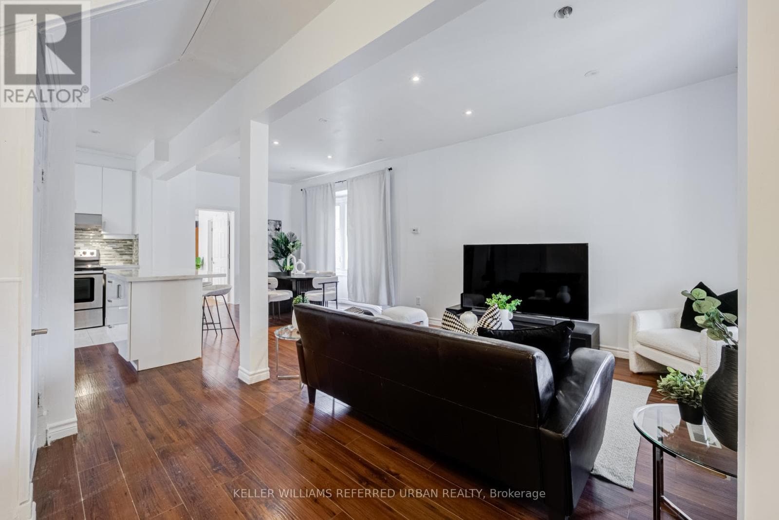 Detached Long Branch 2-storey on spacious lot: end-user, renovator, or builder play near the lake 4