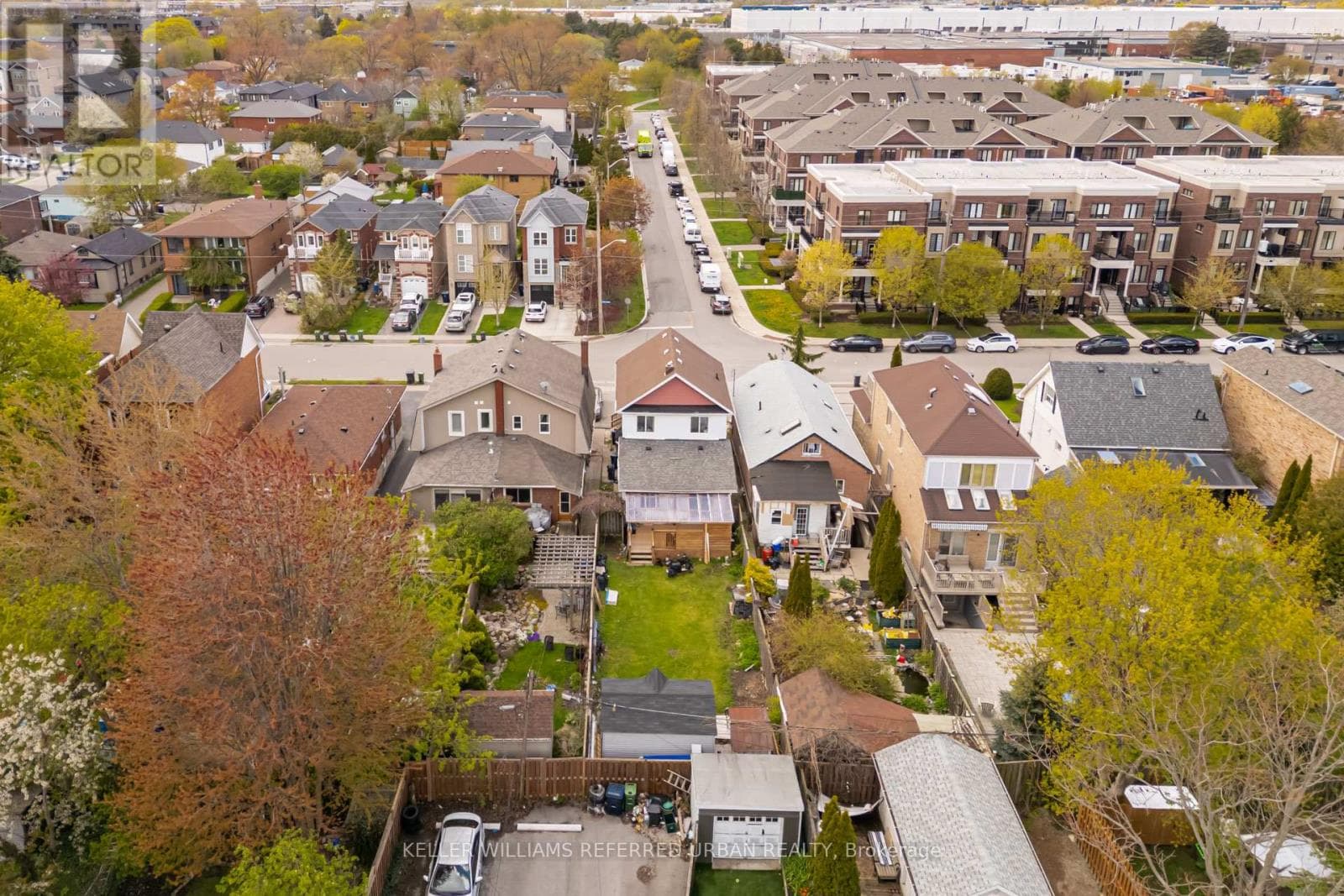 Detached Long Branch 2-storey on spacious lot: end-user, renovator, or builder play near the lake 40