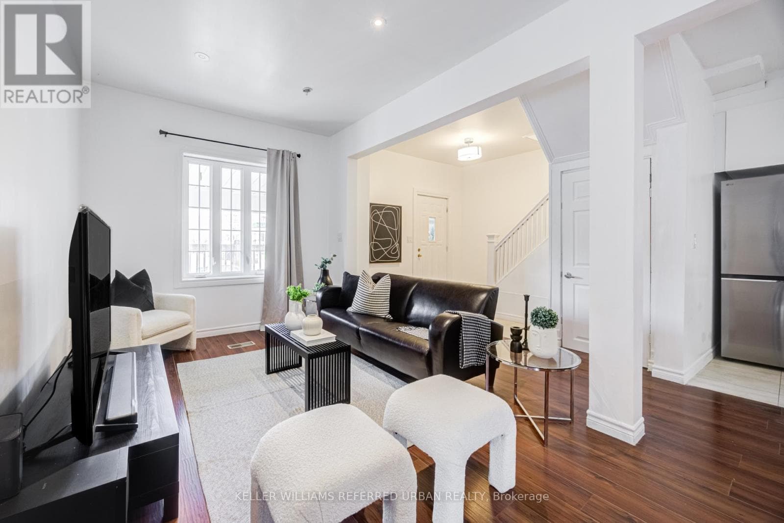 Detached Long Branch 2-storey on spacious lot: end-user, renovator, or builder play near the lake 7