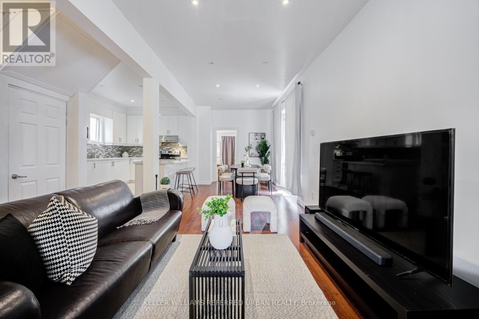 Detached Long Branch 2-storey on spacious lot: end-user, renovator, or builder play near the lake 8