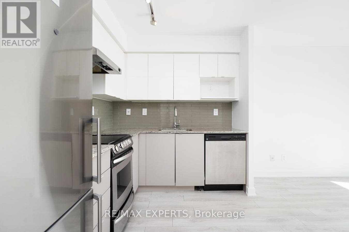Yorkdale-Glen Park 1-bed condo at 160 Flemington, steps to subway and Yorkdale Mall 10