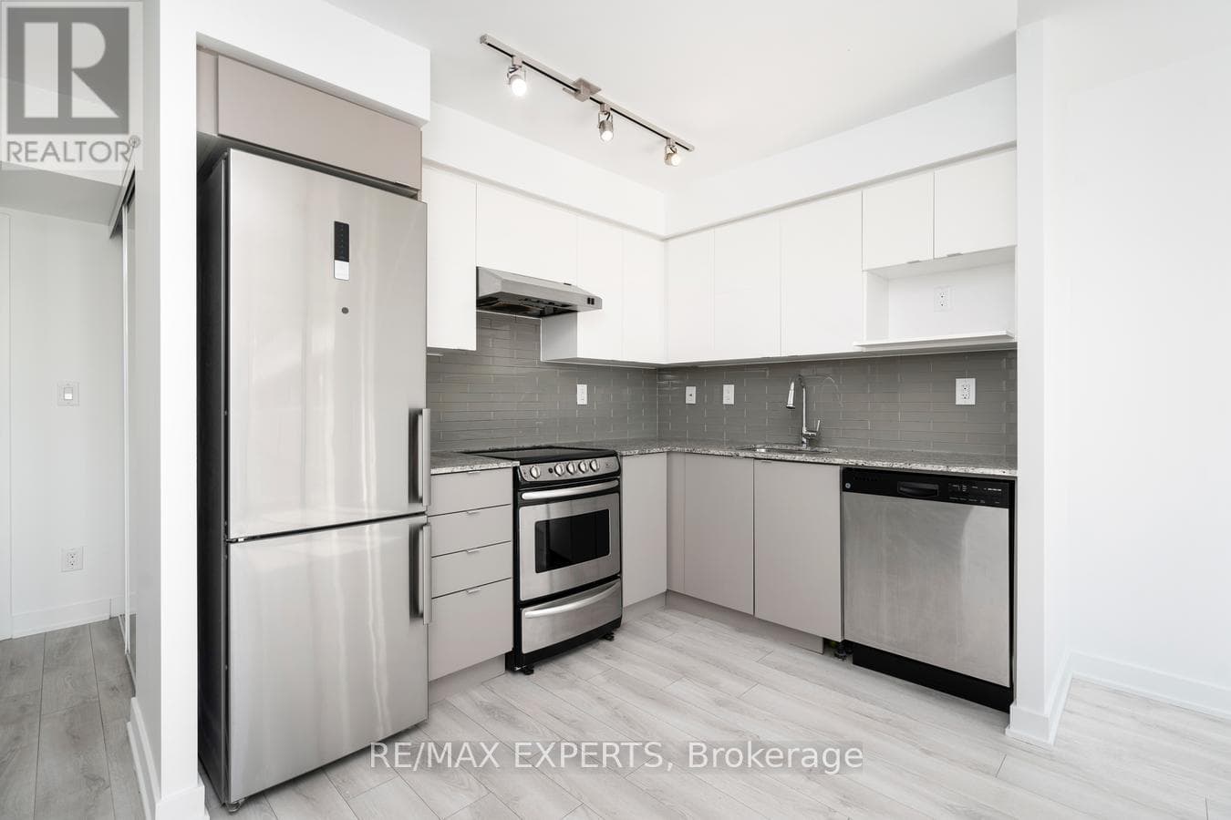 Yorkdale-Glen Park 1-bed condo at 160 Flemington, steps to subway and Yorkdale Mall 11