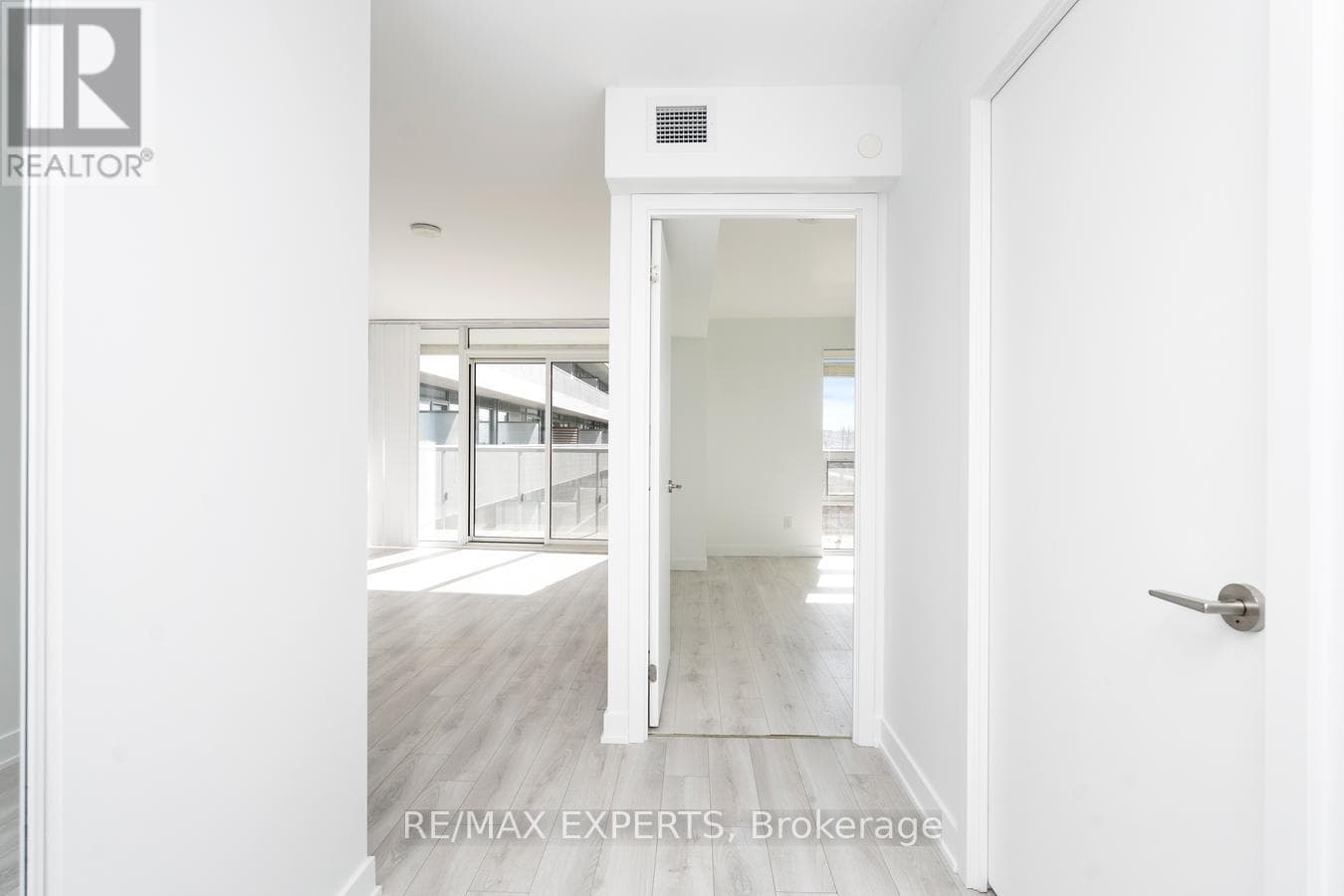 Yorkdale-Glen Park 1-bed condo at 160 Flemington, steps to subway and Yorkdale Mall 8