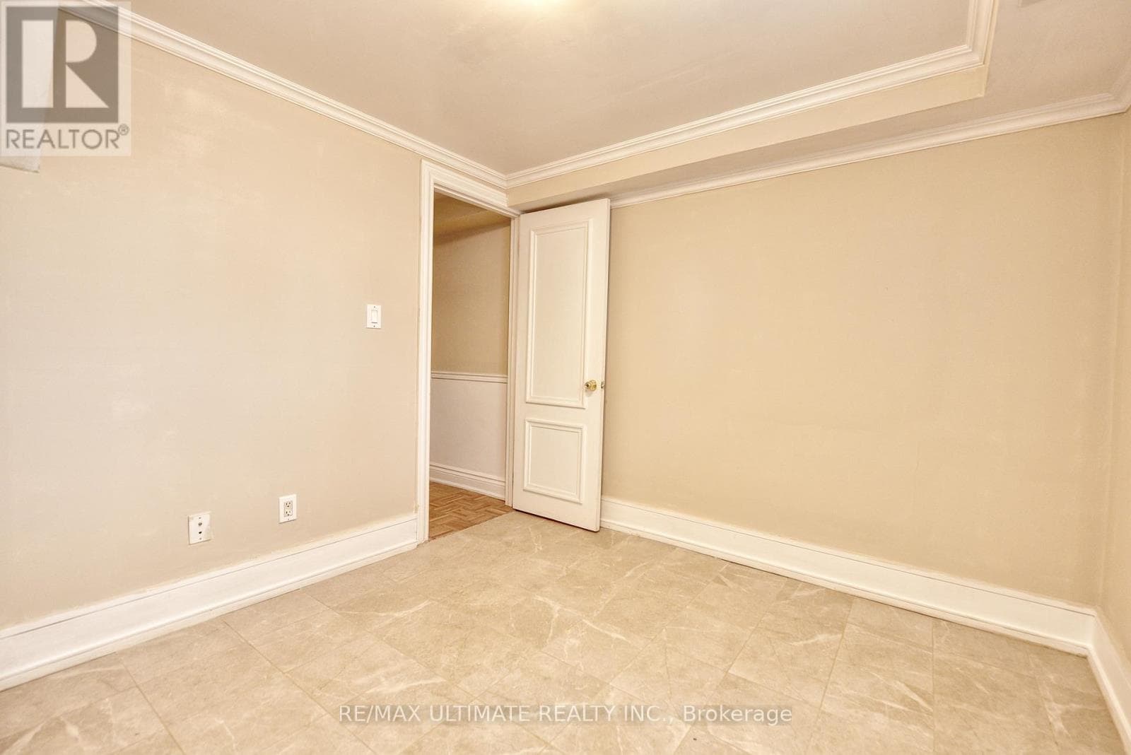 Detached Rockcliffe-Smythe bungalow with basement apartment, deep 15 x 150 ft lot 17