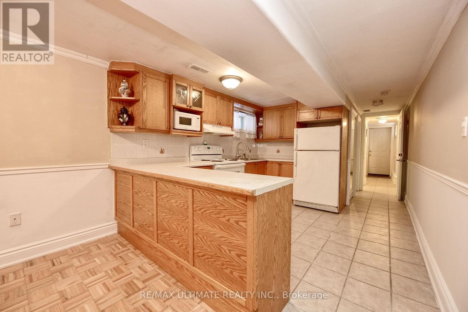 Detached Rockcliffe-Smythe bungalow with basement apartment, deep 15 x 150 ft lot 19