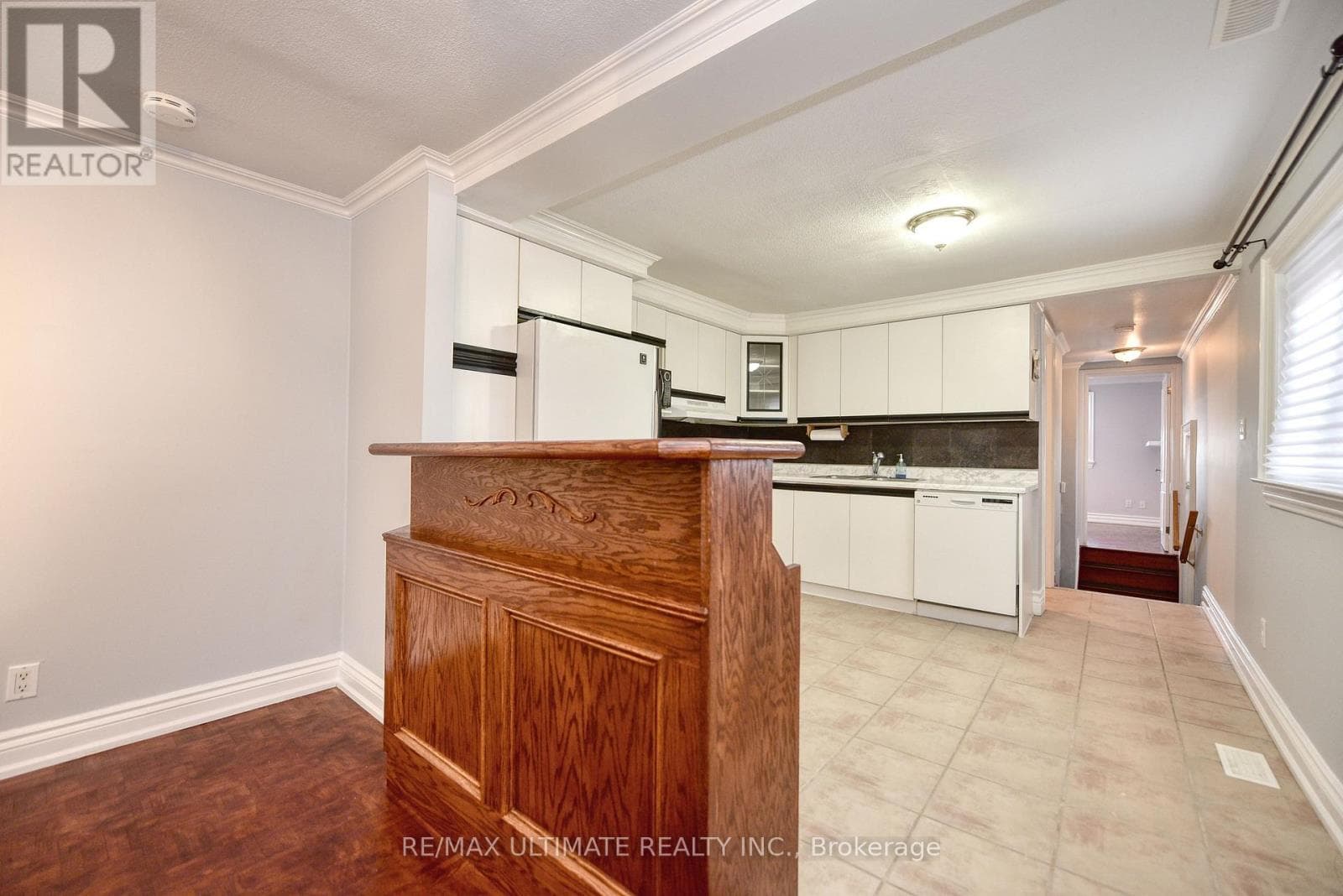Detached Rockcliffe-Smythe bungalow with basement apartment, deep 15 x 150 ft lot 4