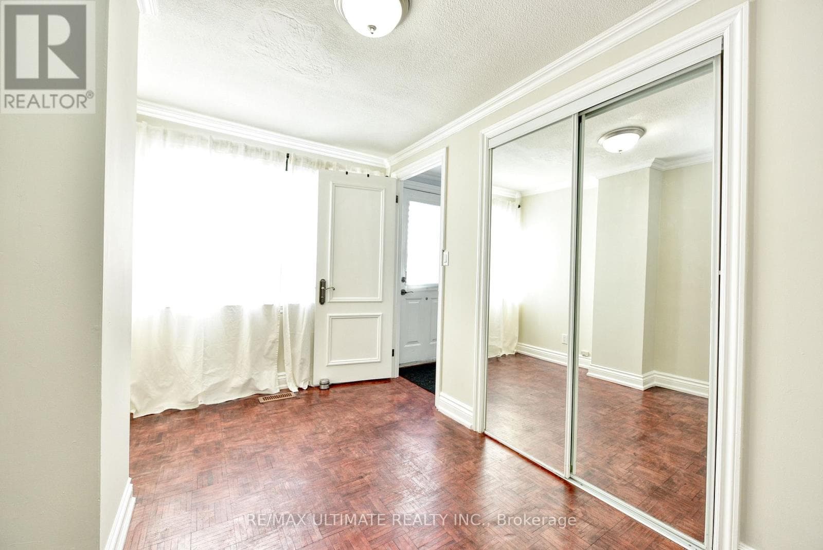 Detached Rockcliffe-Smythe bungalow with basement apartment, deep 15 x 150 ft lot 7