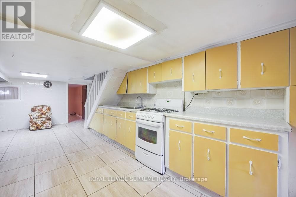 Detached Dovercourt Village home with laneway garage and Garden Suite potential near Bloor subway 20