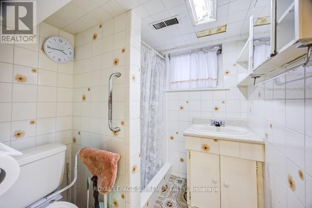 Detached Dovercourt Village home with laneway garage and Garden Suite potential near Bloor subway 21