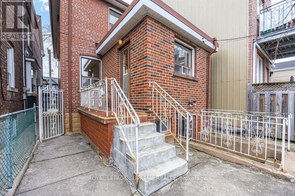 Detached Dovercourt Village home with laneway garage and Garden Suite potential near Bloor subway 25