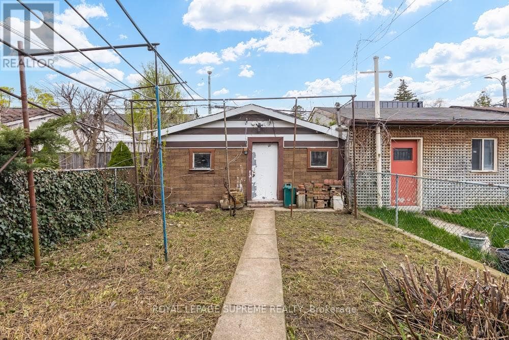 Detached Dovercourt Village home with laneway garage and Garden Suite potential near Bloor subway 27