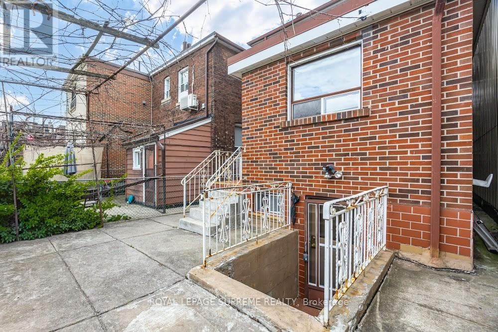 Detached Dovercourt Village home with laneway garage and Garden Suite potential near Bloor subway 28