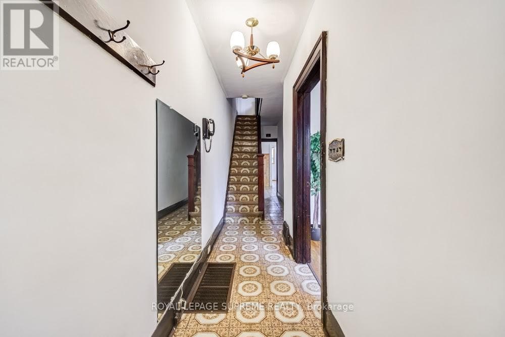 Detached Dovercourt Village home with laneway garage and Garden Suite potential near Bloor subway 4