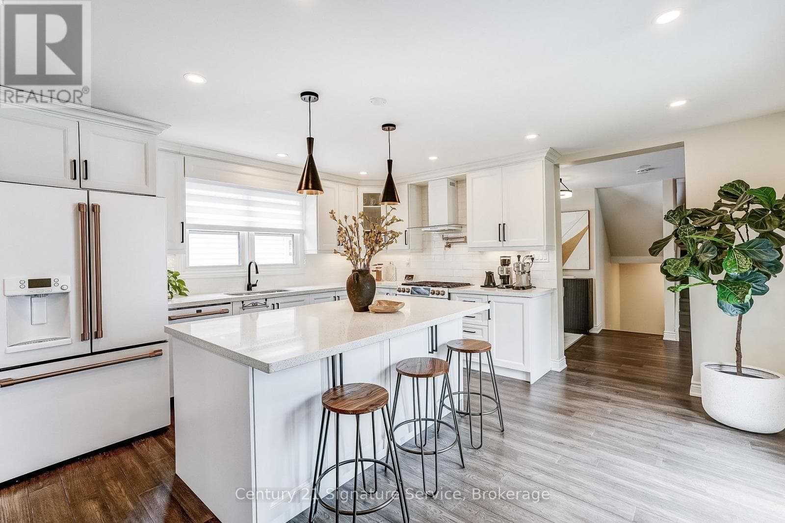 Renovated Lorne Park-boundary detached with walk-out lower level and in-law suite potential