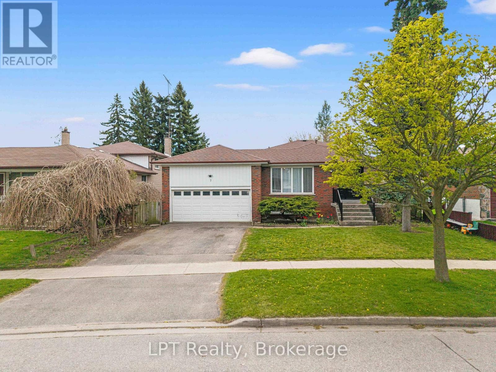 West Hill 4-level backsplit with in-law suite and separate entrances, priced at $889,000