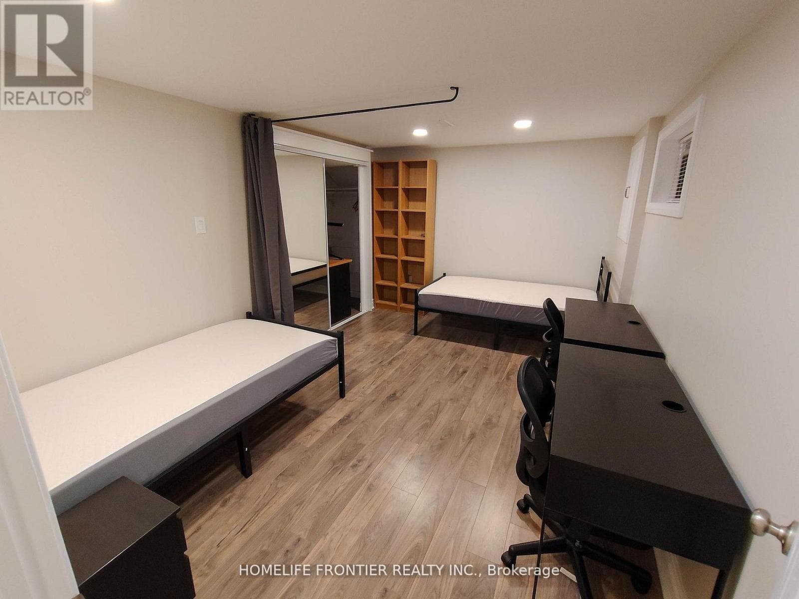 Renovated Malvern 3+2 Bungalow with Basement Suite, Deep 150 ft Lot Near UTSC and Hwy 401 16
