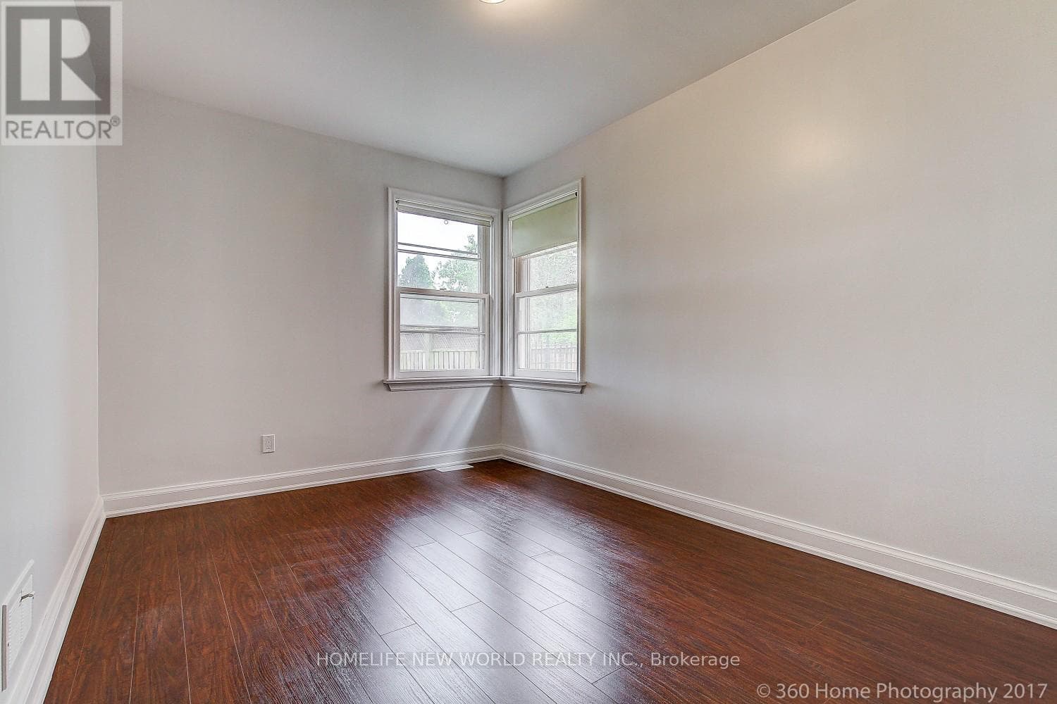 Renovated Yonge & Finch bungalow on 50 x 151 ft lot with in-law suite potential 12