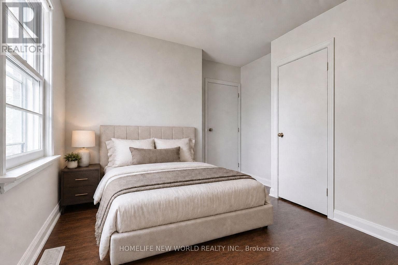 Renovated Yonge & Finch bungalow on 50 x 151 ft lot with in-law suite potential 17