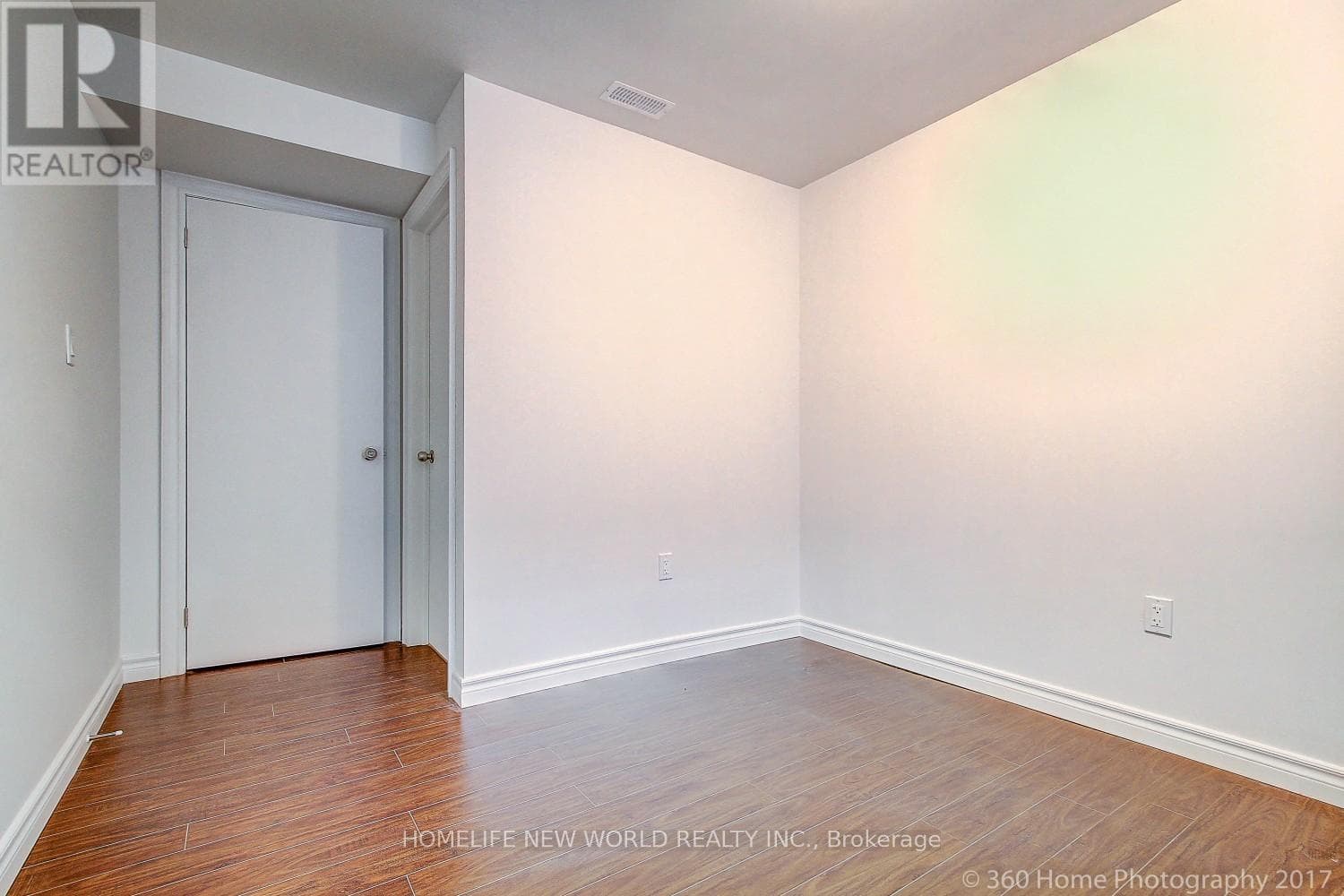 Renovated Yonge & Finch bungalow on 50 x 151 ft lot with in-law suite potential 21