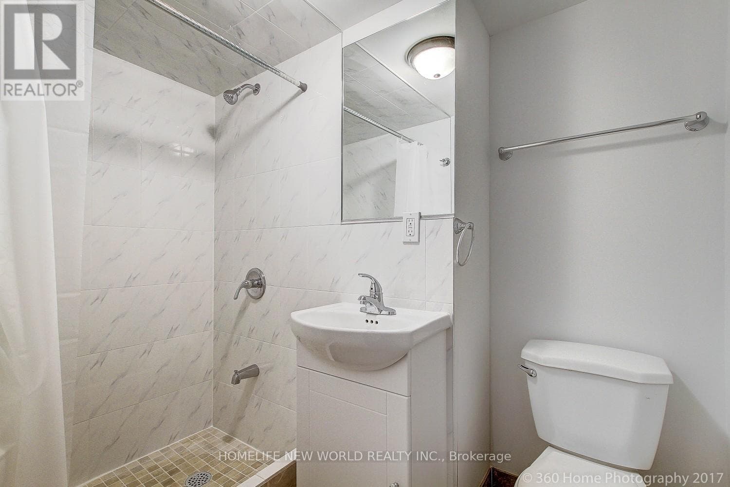Renovated Yonge & Finch bungalow on 50 x 151 ft lot with in-law suite potential 23
