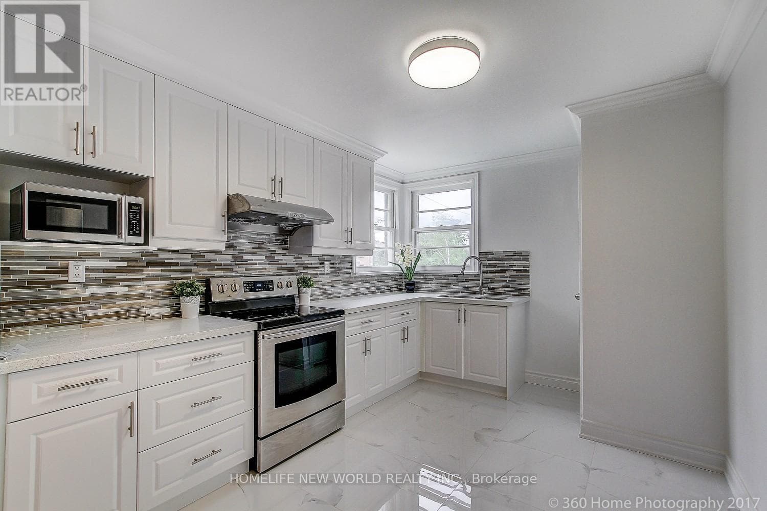 Renovated Yonge & Finch bungalow on 50 x 151 ft lot with in-law suite potential 4