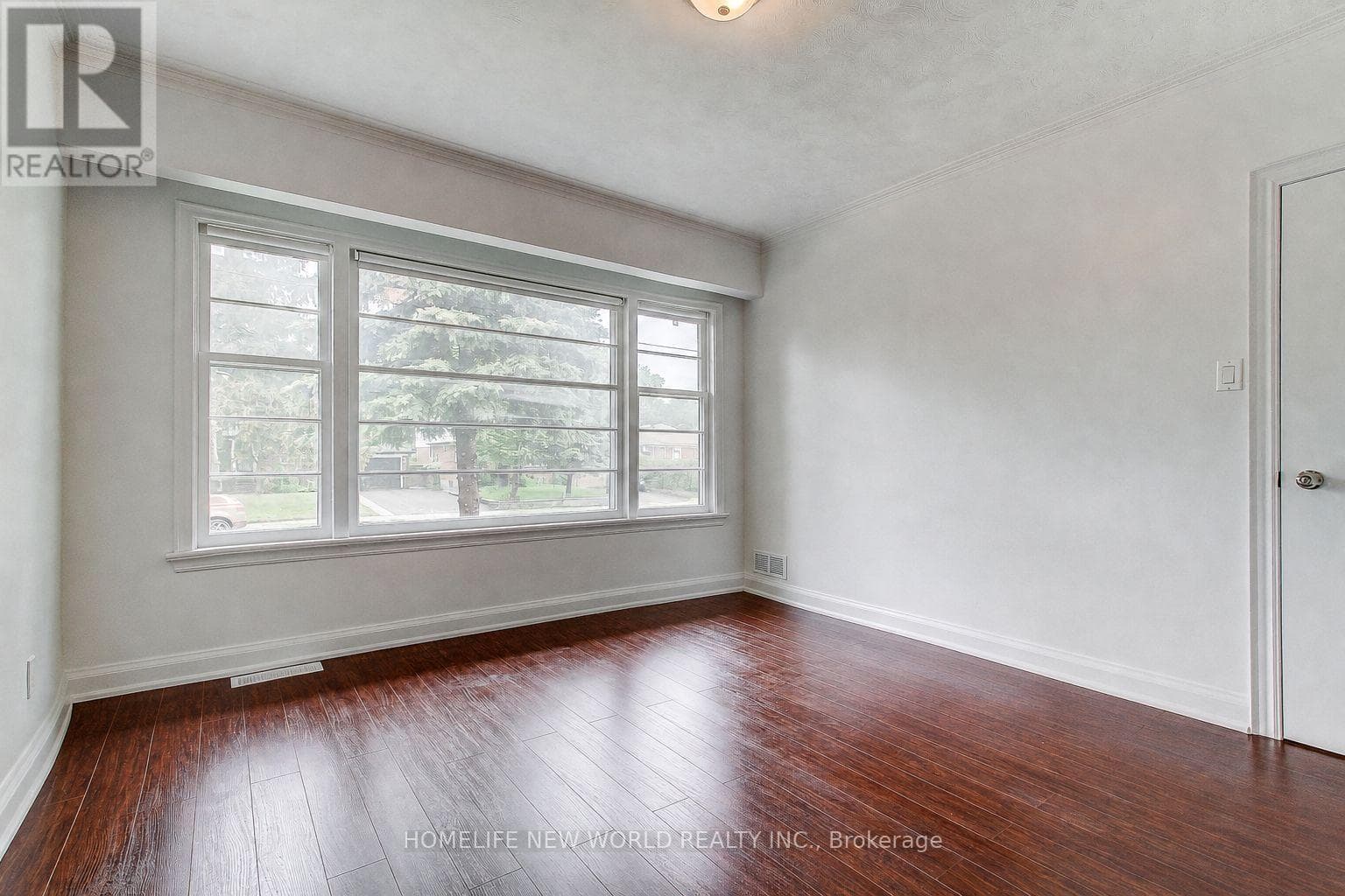 Renovated Yonge & Finch bungalow on 50 x 151 ft lot with in-law suite potential 9