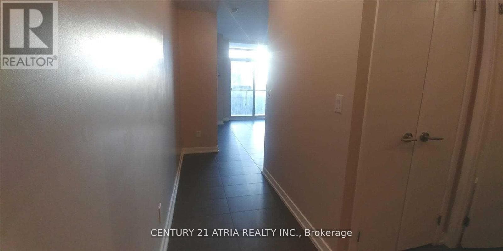 Fort York 1-bed condo at $429,000 with 4.54% cap rate and tenant in place 2