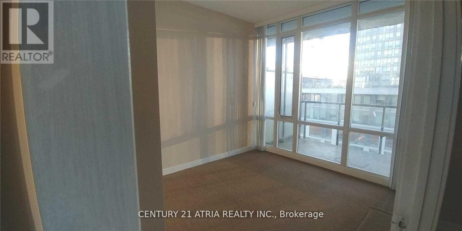 Fort York 1-bed condo at $429,000 with 4.54% cap rate and tenant in place 8