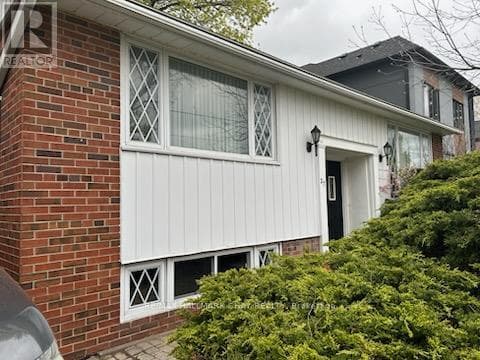 Clairlea-Birchmount bungalow on 48 x 135 ft lot, walk to Warden Subway, garden suite potential 3