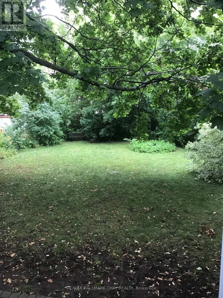 Clairlea-Birchmount bungalow on 48 x 135 ft lot, walk to Warden Subway, garden suite potential 6