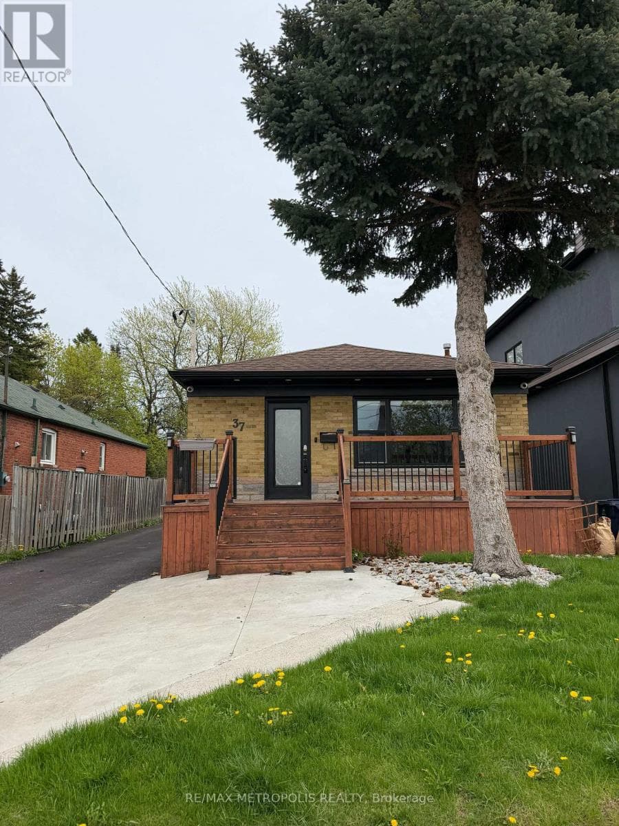 Wexford-Maryvale detached bungalow on 175-ft lot with finished basement and separate entrance